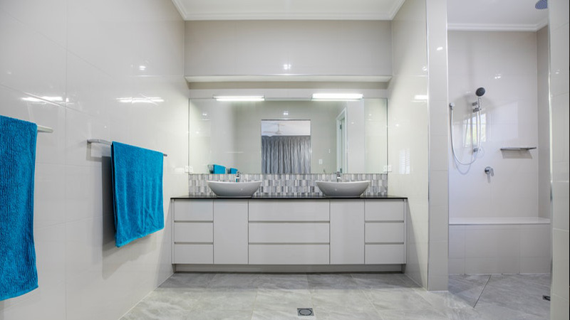 How It Works: Simple, Fast, Hassle-Free white bathroom interior